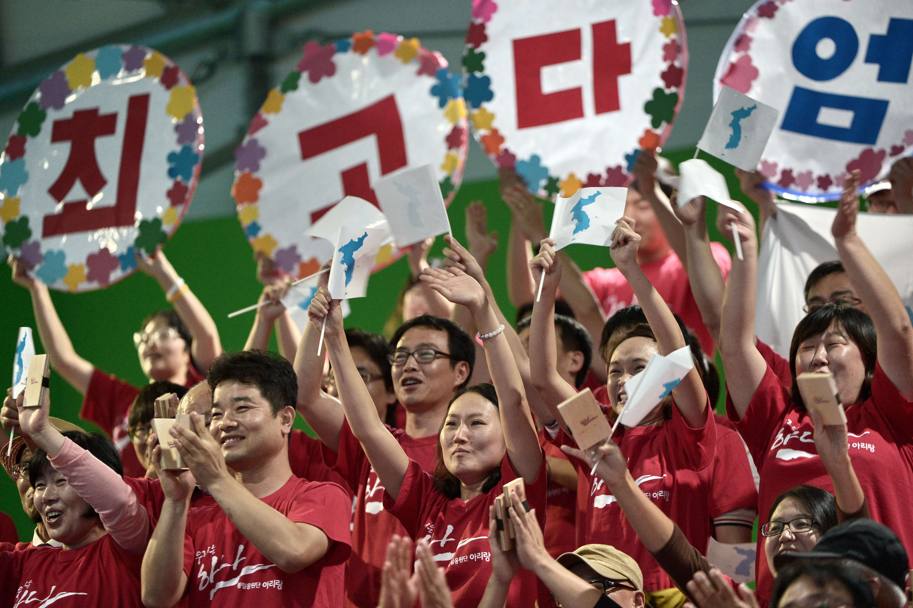 Tifosi nordcoreani accorsi ai Giochi Asiatici di Incheon, Corea del Sud. AFP